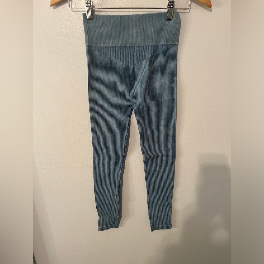 Ribbed blue leggings
